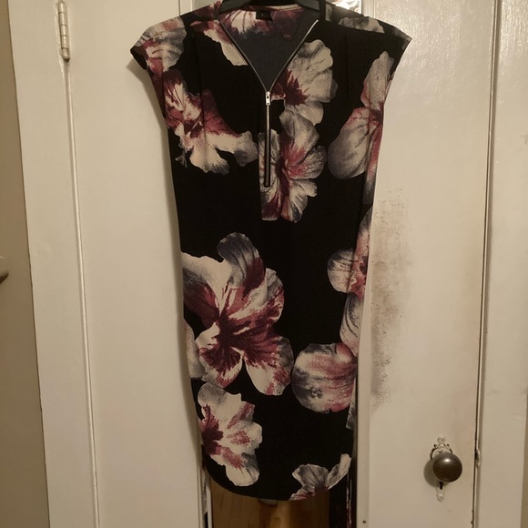 Dress - Picture 3 of 3